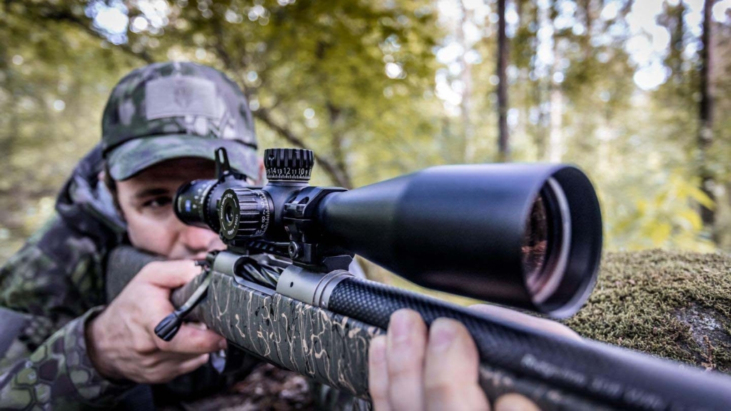 kikarsikte, ZEISS Conquest V4 6-24x50, miljöbild, skogen, jägare